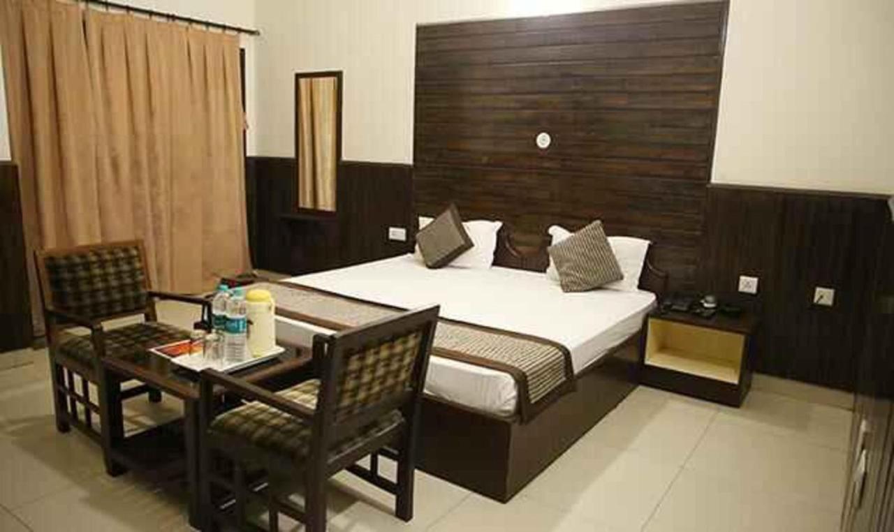 Fabhotel Corbett Inn Rudrapur מראה חיצוני תמונה